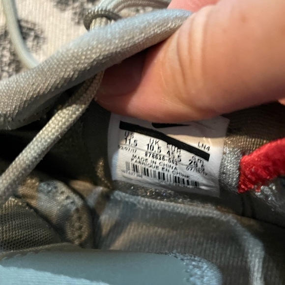 Lebron James Nike basketball shoes - Picture 2 of 7